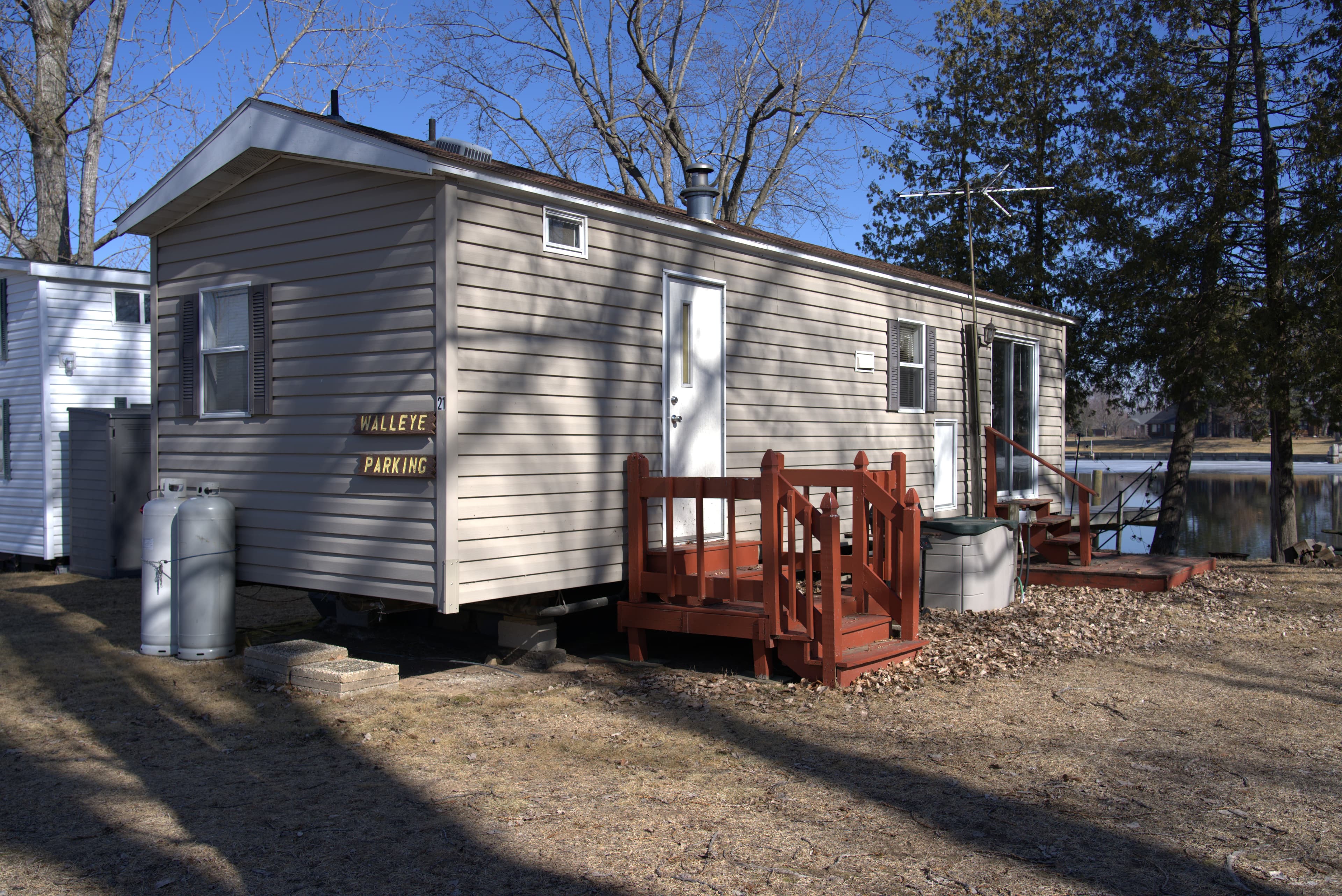 Walleye cabin exterior on the Wolf River